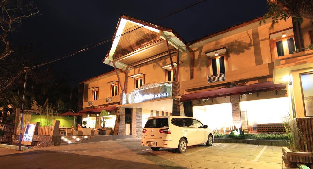 Syailendra Hotel Syariah Jepara Exterior foto